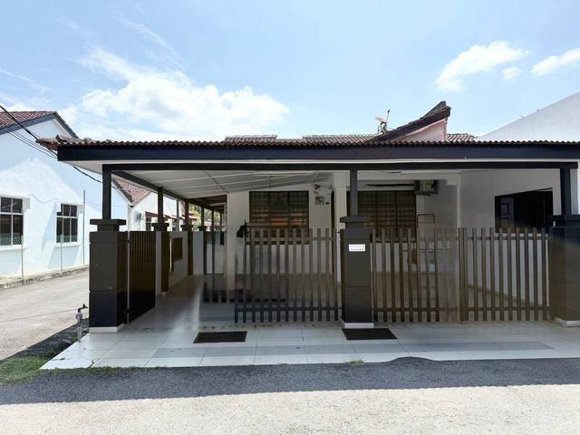 Terraced House for sale in Malaka
