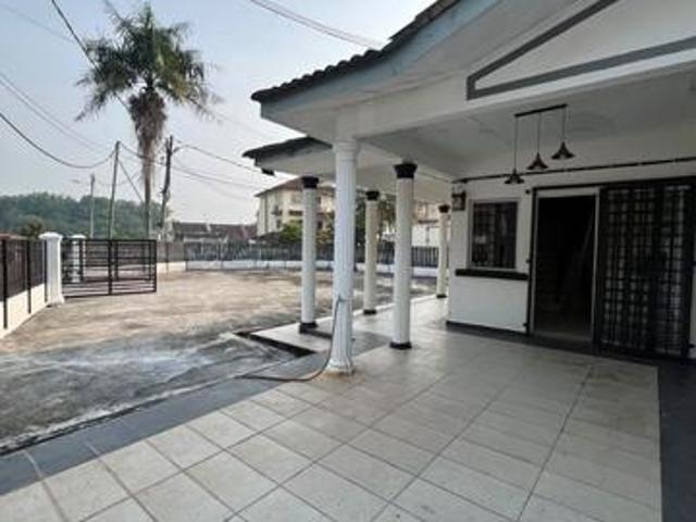 Townhouse for sale in Cheng, Malaka