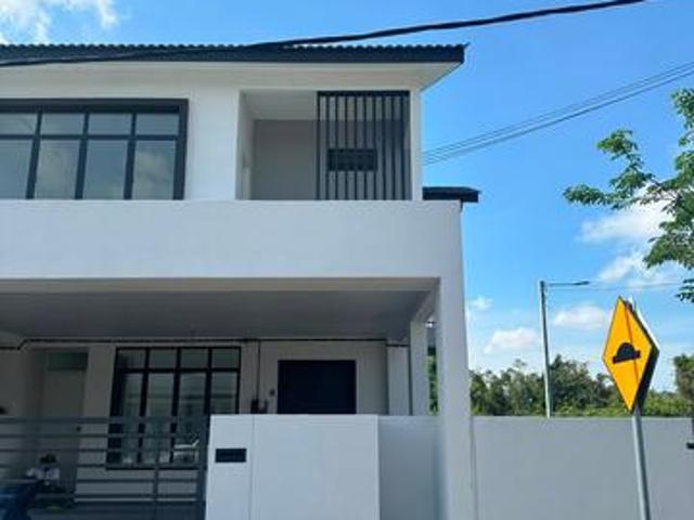Terraced House for rent in Malaka