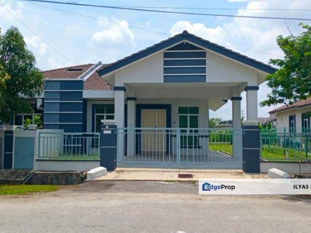 House for sale in Malaka