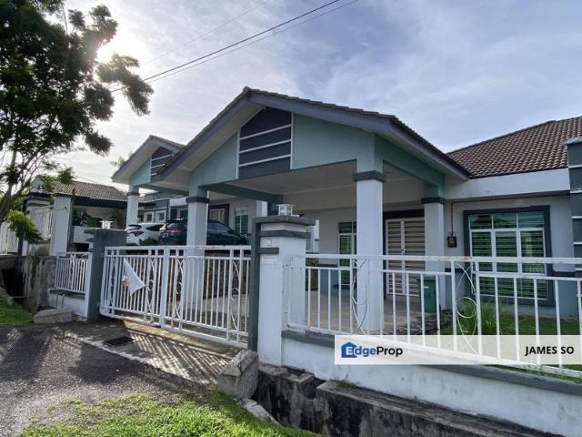House for sale in Malaka