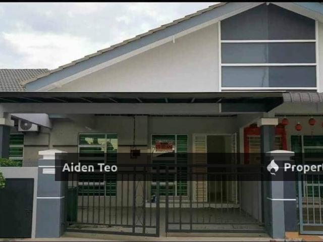 Terraced House for sale in Malaka