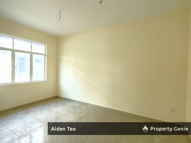 Terraced House for sale in Malaka