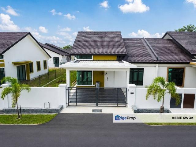 House for sale in Malaka