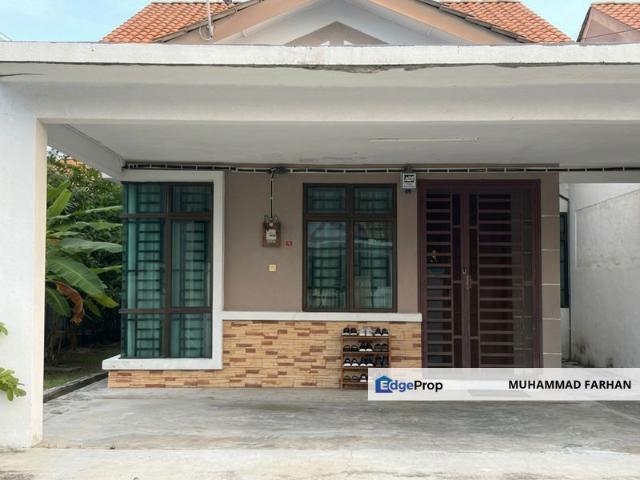 House for sale in Malaka