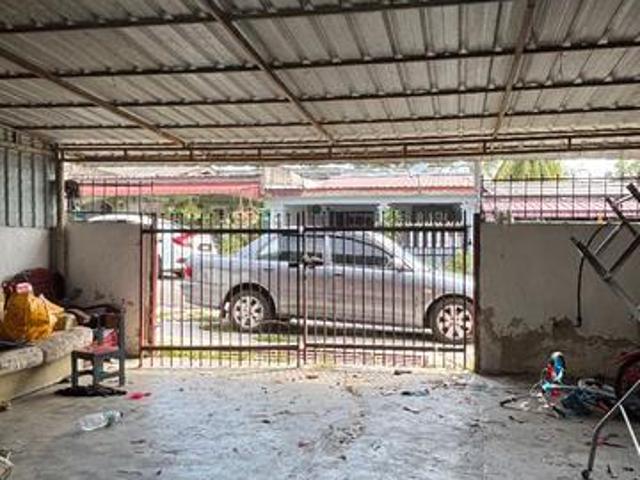Terraced House for sale in Malaka
