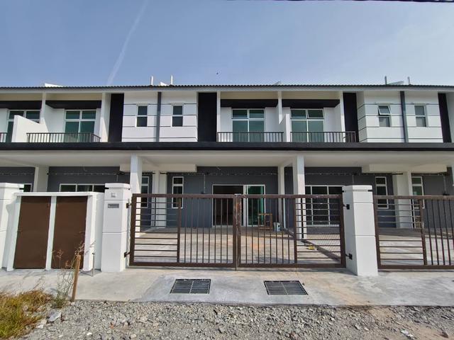 Terraced House for sale in Malaka