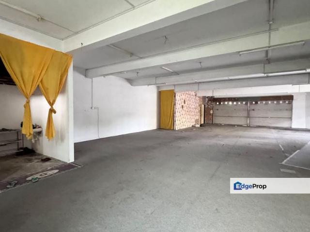 Shop for rent in Malaka