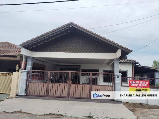 House for sale in Malaka