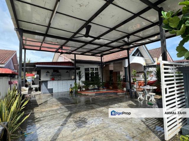 House for sale in Malaka