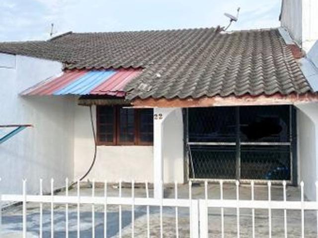 House for sale in Malaka