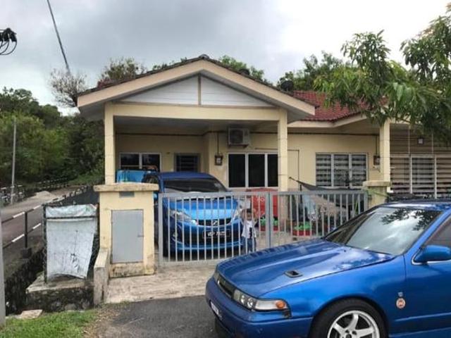 Terraced House for sale in Malaka