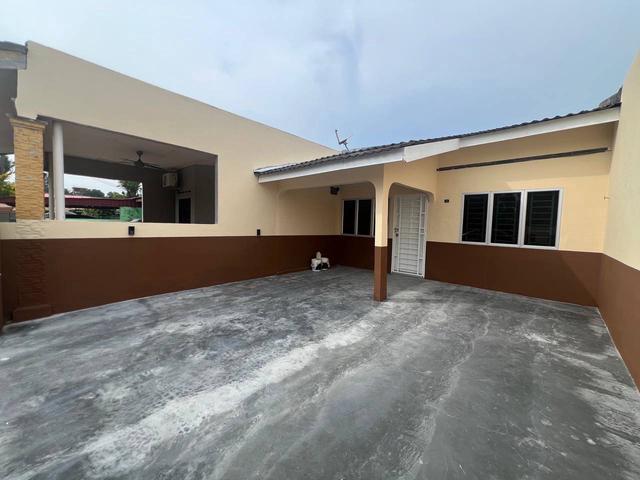 Terraced House for sale in Malaka