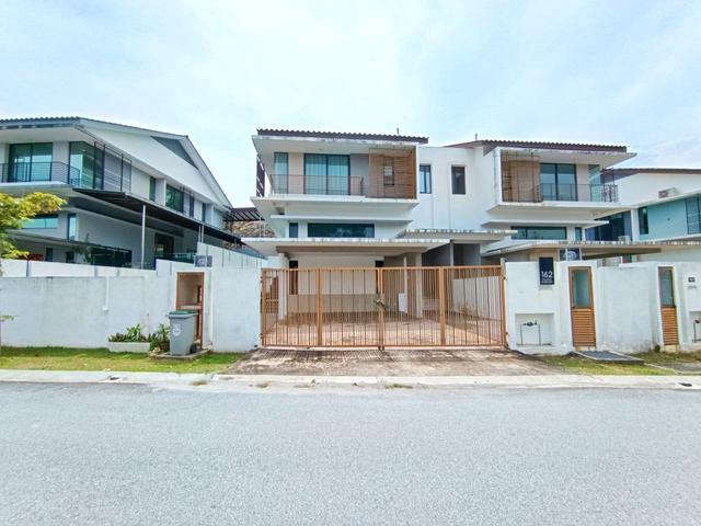 Residential House for sale in Sendayan Village, Negeri Sembilan