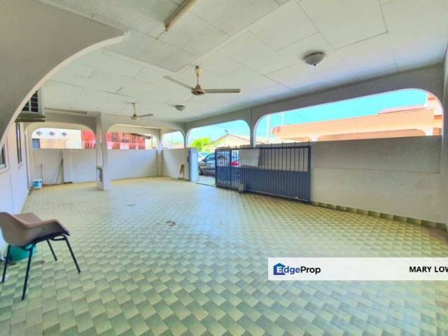 House for sale in Malaka