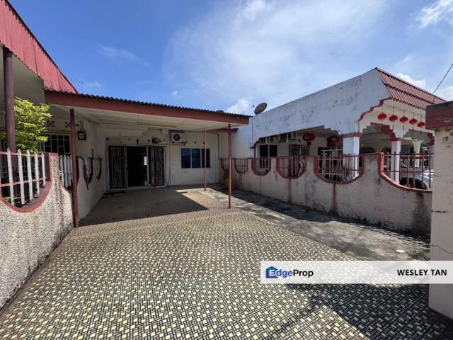 House for sale in Malaka