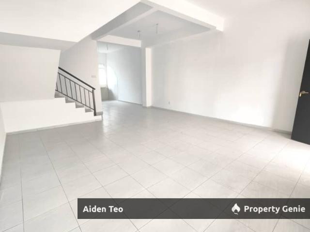 Terraced House for sale in Malaka