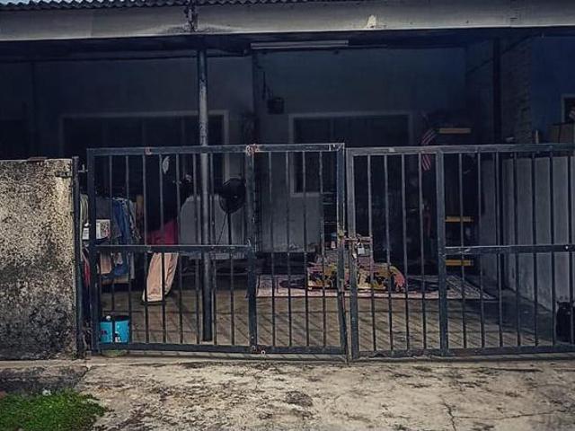 Terraced House for sale in Malaka