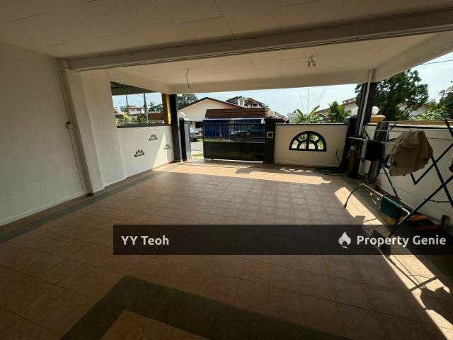 Terraced House for sale in Malaka