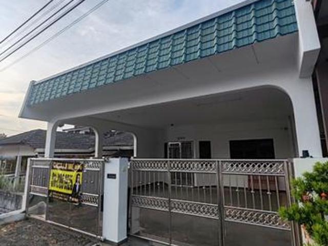 Terraced House for sale in Malaka