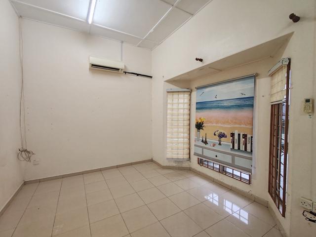 Terraced House for sale in Malaka