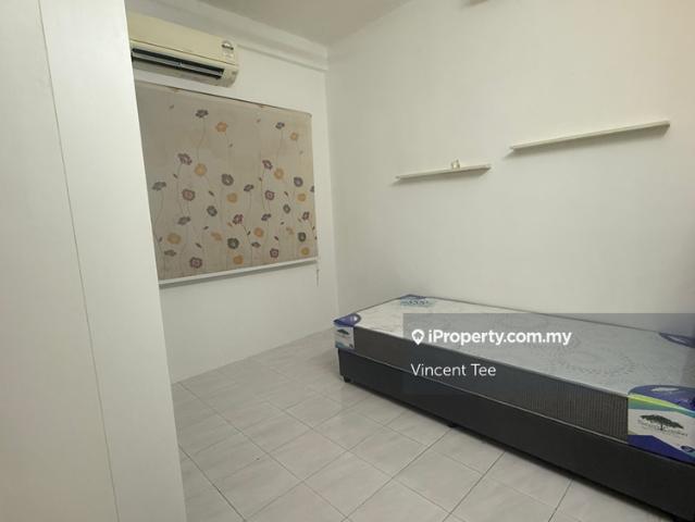Townhouse for rent in Langat, Selangor