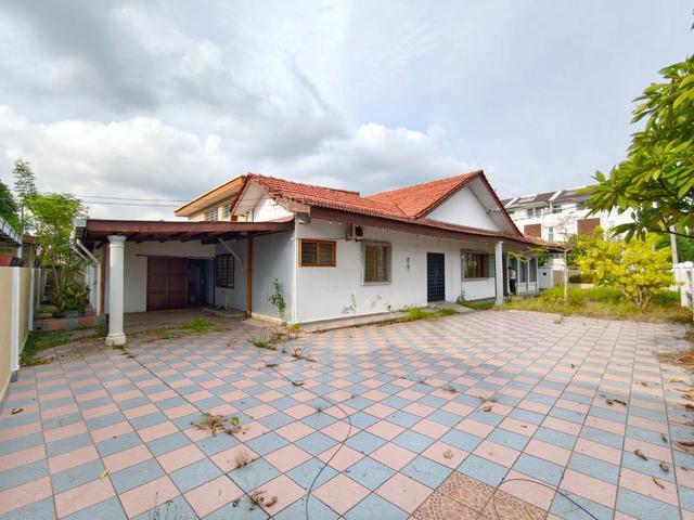 Bungalow for sale in Malaka