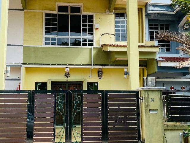 Terraced House for sale in Malaka