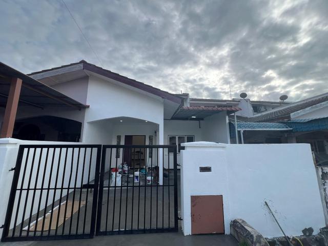 Terraced House for sale in Malaka