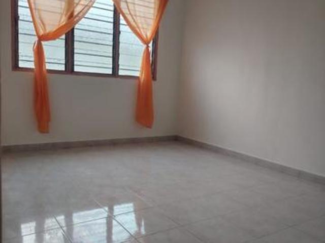 Flat for sale in Malaka