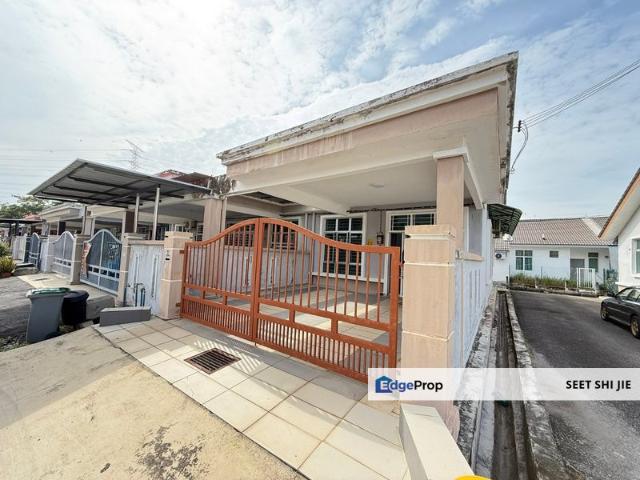 House for sale in Malaka