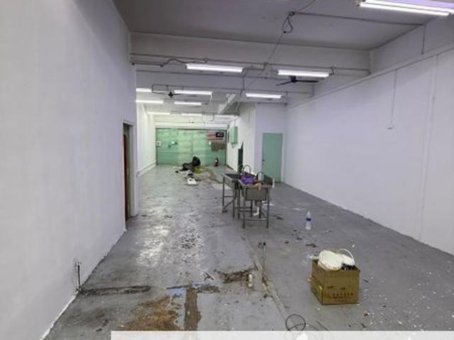 Shop for rent in Cheras