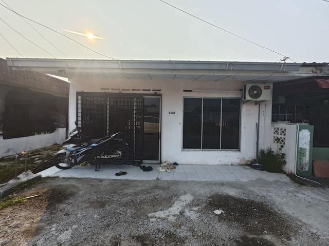 Terraced House for sale in Pontian