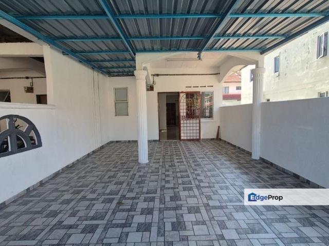 House for sale in Malaka