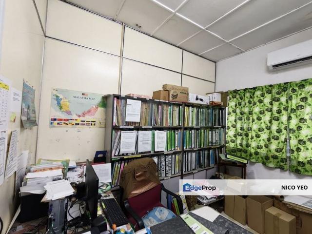 Warehouse for sale in Malaka