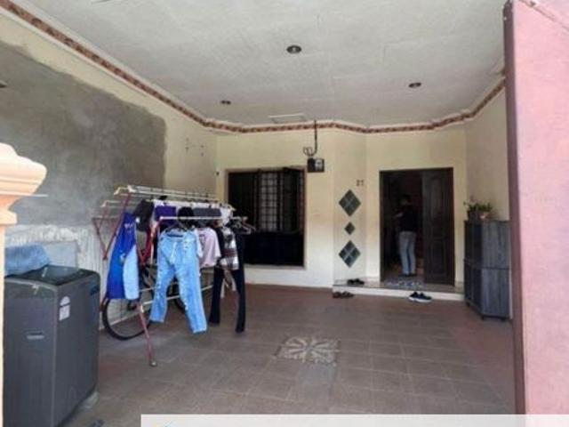 House for sale in Malaka