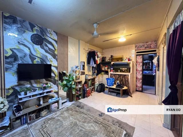 Flat for sale in Taman Daya, Tebrau