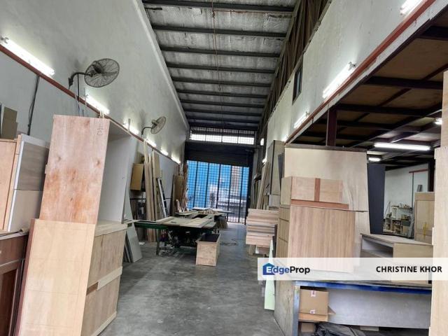 Warehouse for sale in Taman Daya, Tebrau