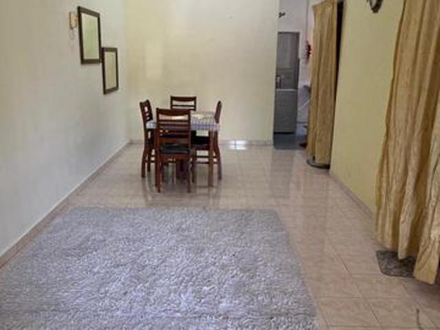 Terraced House for sale in Malaka