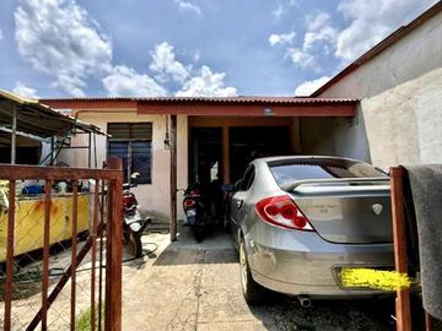 Terraced House for sale in Baling