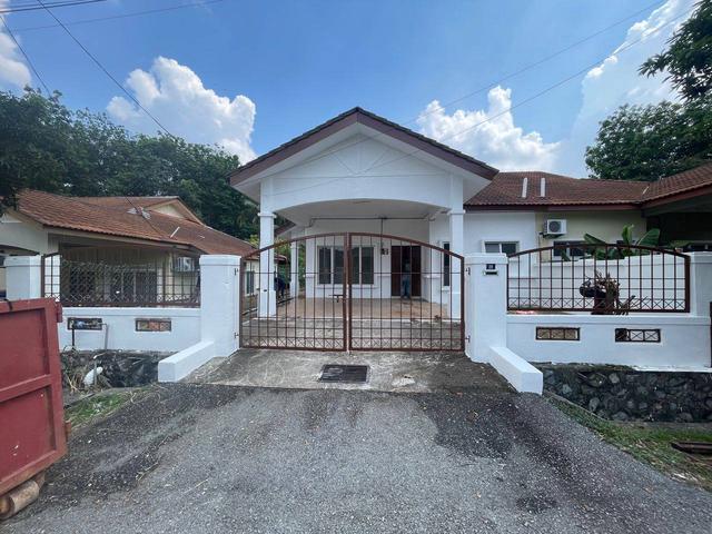 Residential House for sale in Tanjong Sepat, Selangor