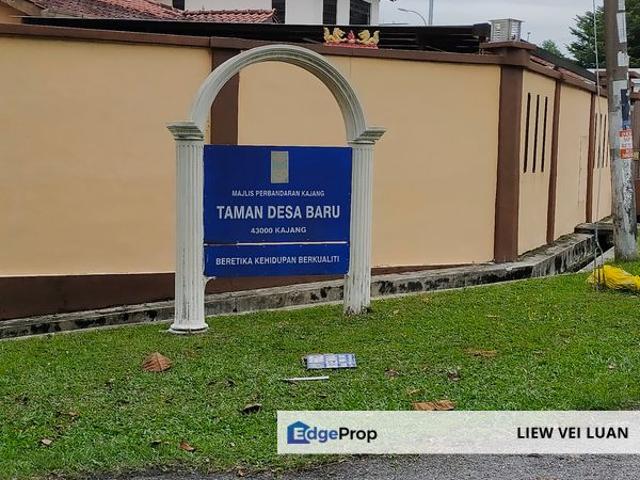 House for sale in Malaka