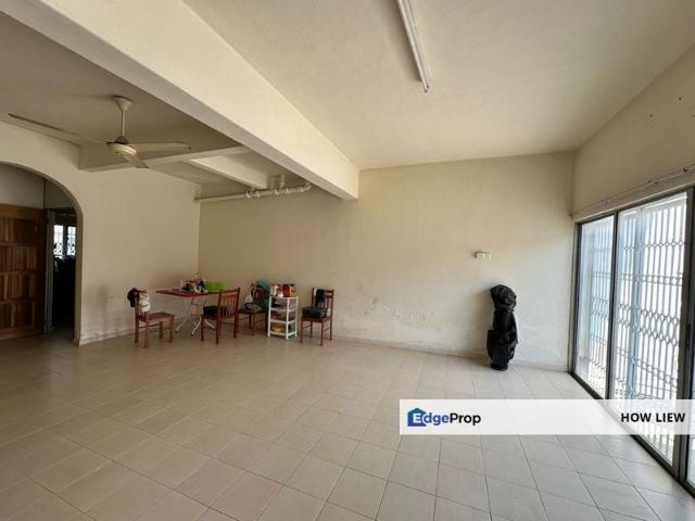 House for sale in Malaka
