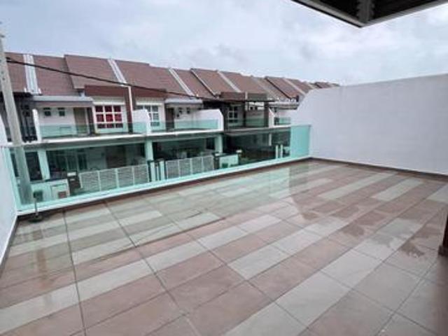 Terraced House for sale in Malaka