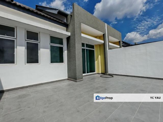 House for sale in Malaka