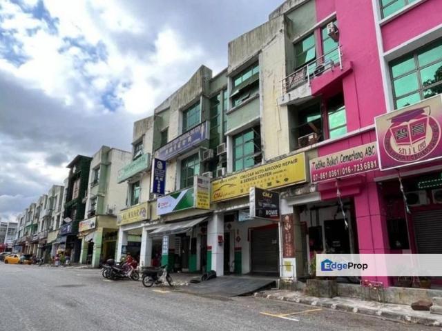 Shop for sale in Johor