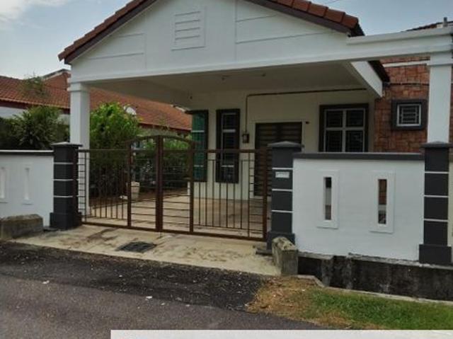 House for sale in Durian Tunggal, Malaka