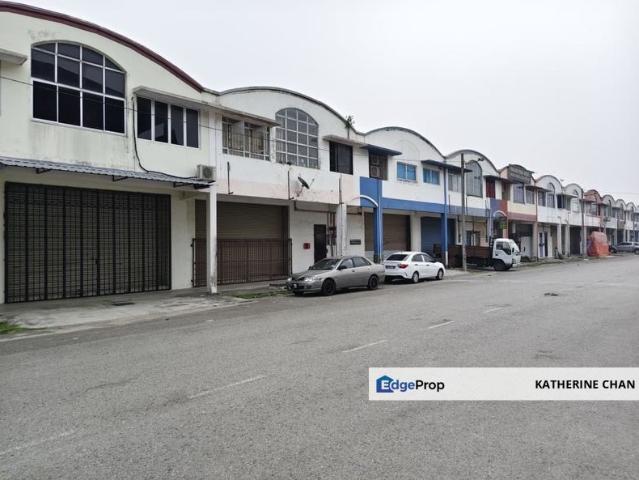 Warehouse for sale in Senai, Kulai
