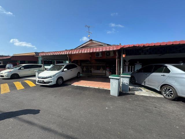 Terraced House for sale in Malaka