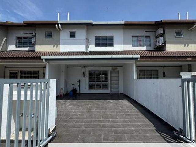 House for sale in Desiran Bayu, Sepang